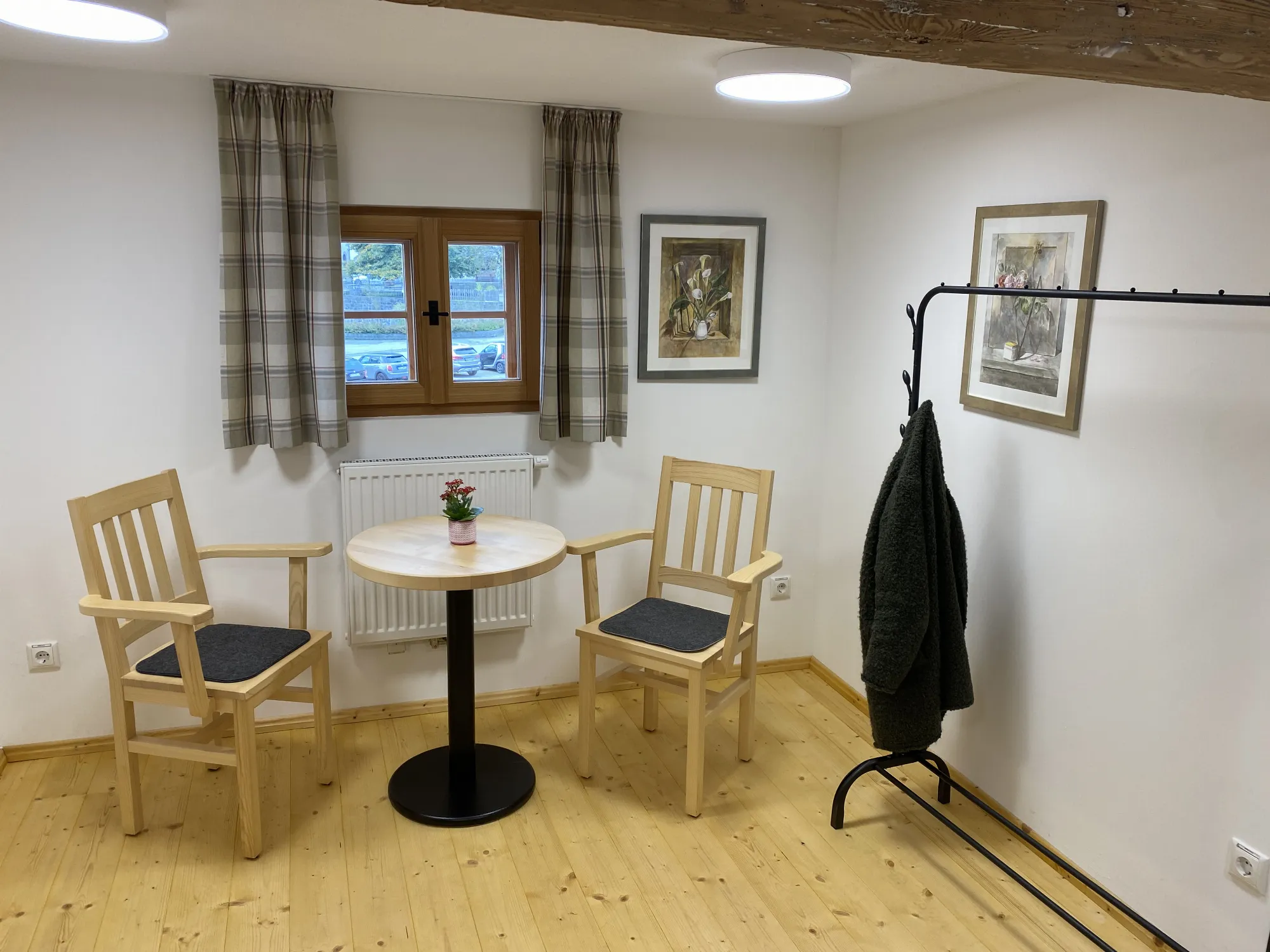 Künstlerzimmer mit Couch